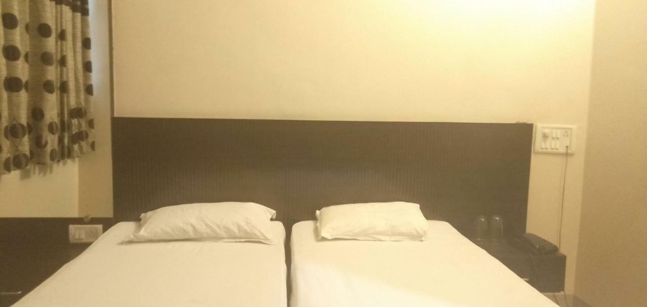 Hotel Rose Lodge Pune Extérieur photo
