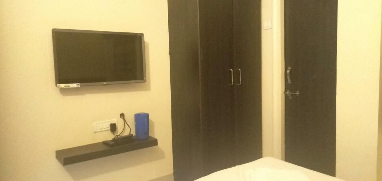 Hotel Rose Lodge Pune Extérieur photo