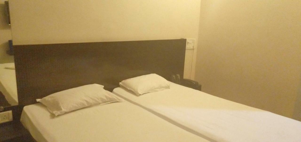 Hotel Rose Lodge Pune Extérieur photo